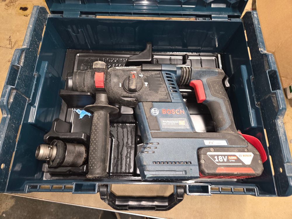Lot 531 – Bosch Professional GBH 18V-26 F Cordless Rotary Hammer Kit w/o