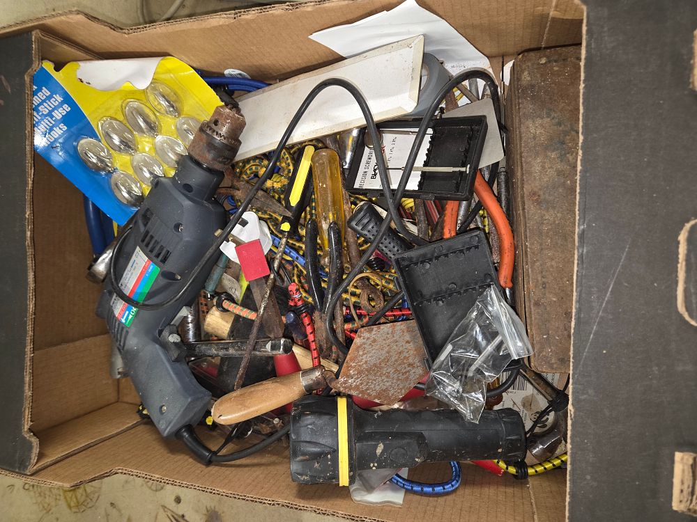 Lot 550 – A Collection of Miscellaneous Power Tools and Hand Hardware