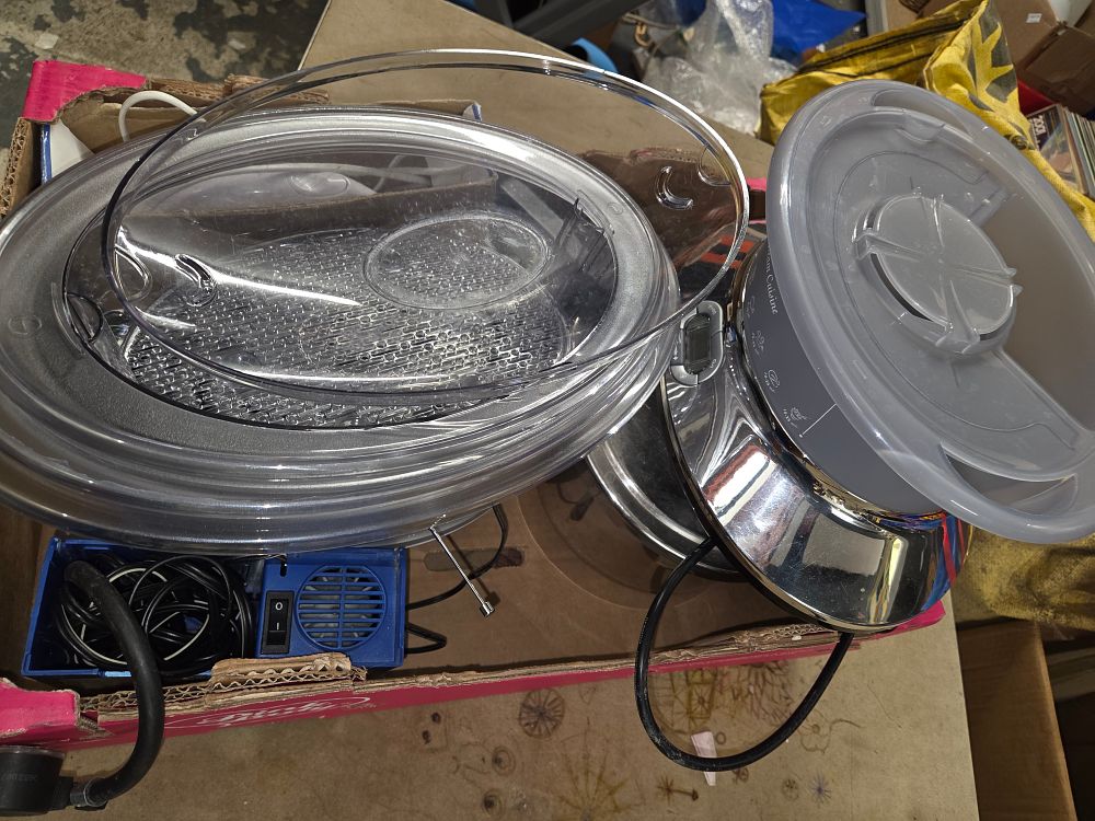 Lot 551 – A Collection of Steam Cuisine Food Steamer Components and other kitchen ware