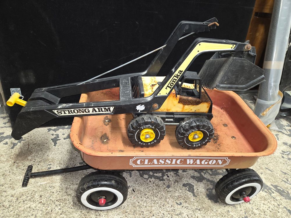 Lot 552 – Two Vintage Toys Including a Tonka Strong Arm Backhoe