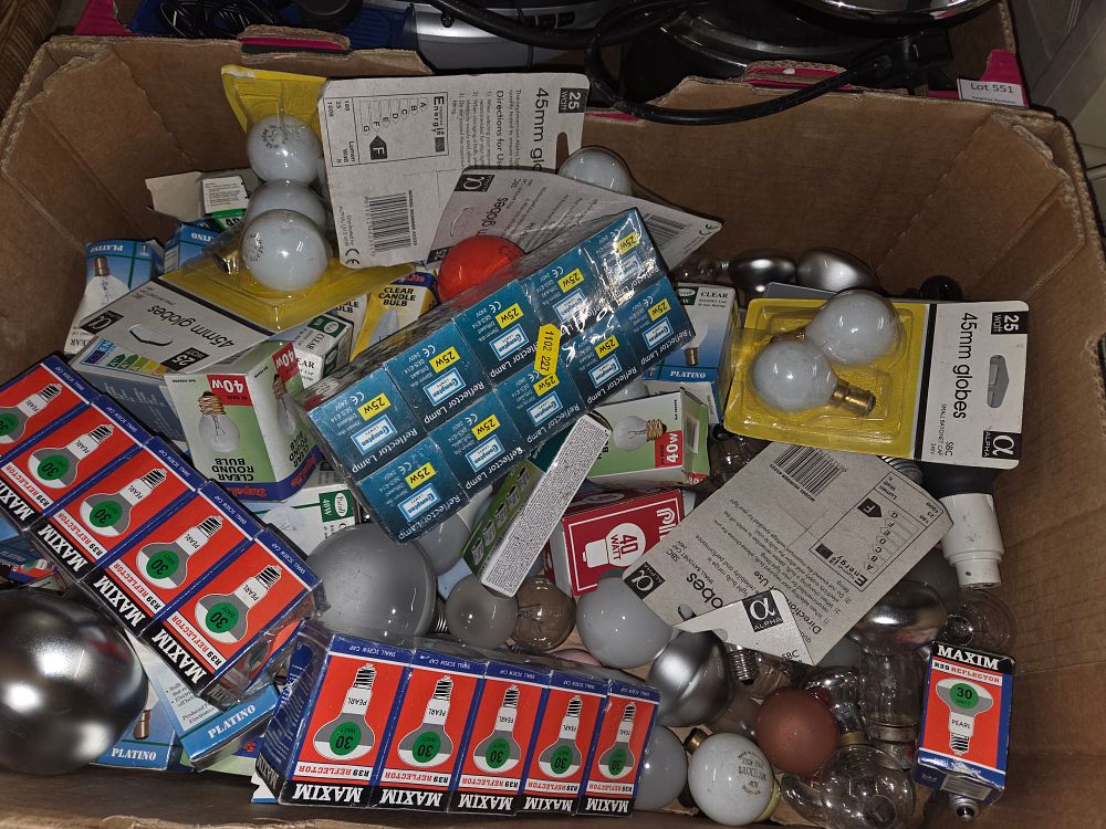 Lot 554 – A Collection of Maxim Alpha Crompton and Supalite Light Bulbs