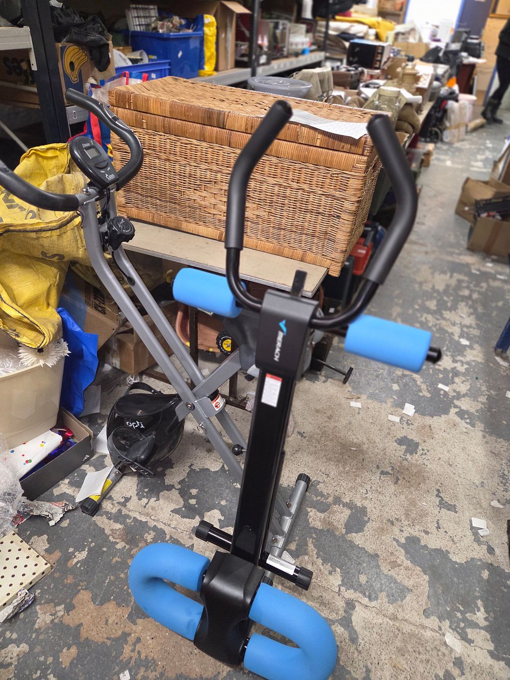 Lot 556 – MERACH Adjustable Ab Trainer Foldable Machine for Abs and Exercise Bike