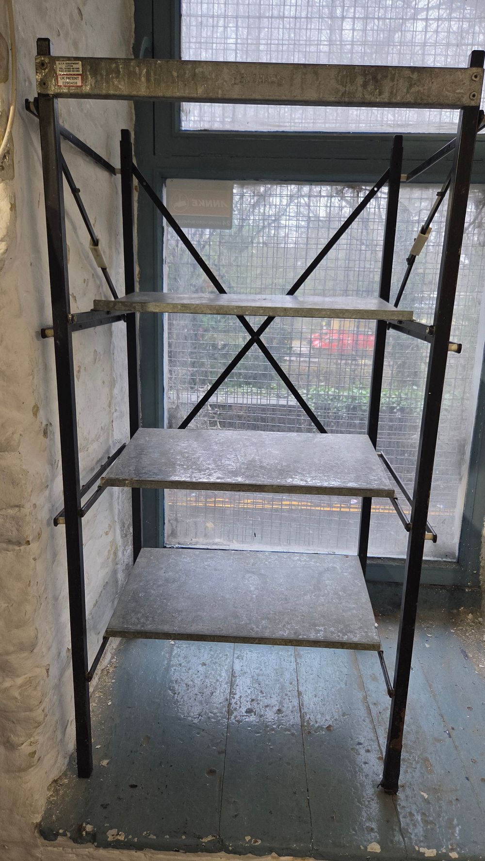 Lot 557 – Multi-tier shelving unit