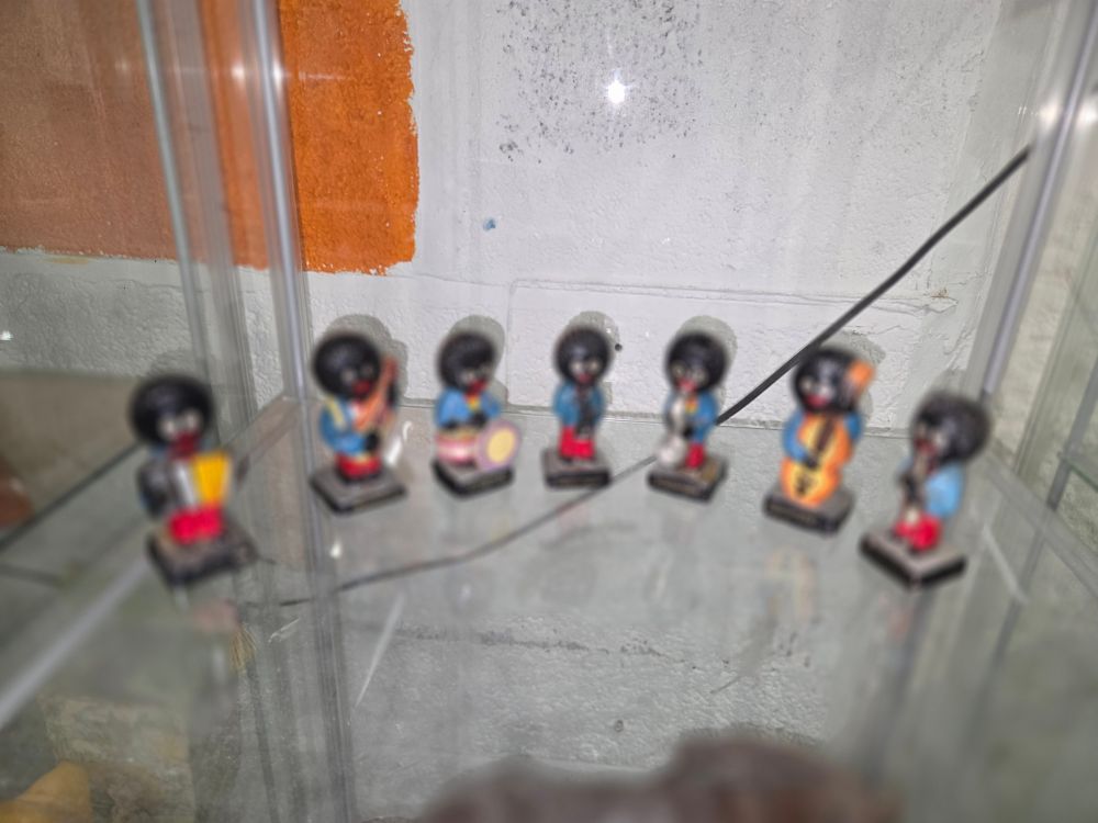 Lot 602 – A Collection of Robertson’s Jam Golly Band Figurines