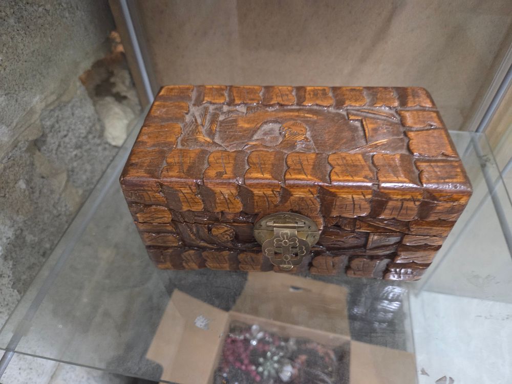 Lot 613 – Vintage Hand Carved Camphor Wood Trinket Jewellery Box