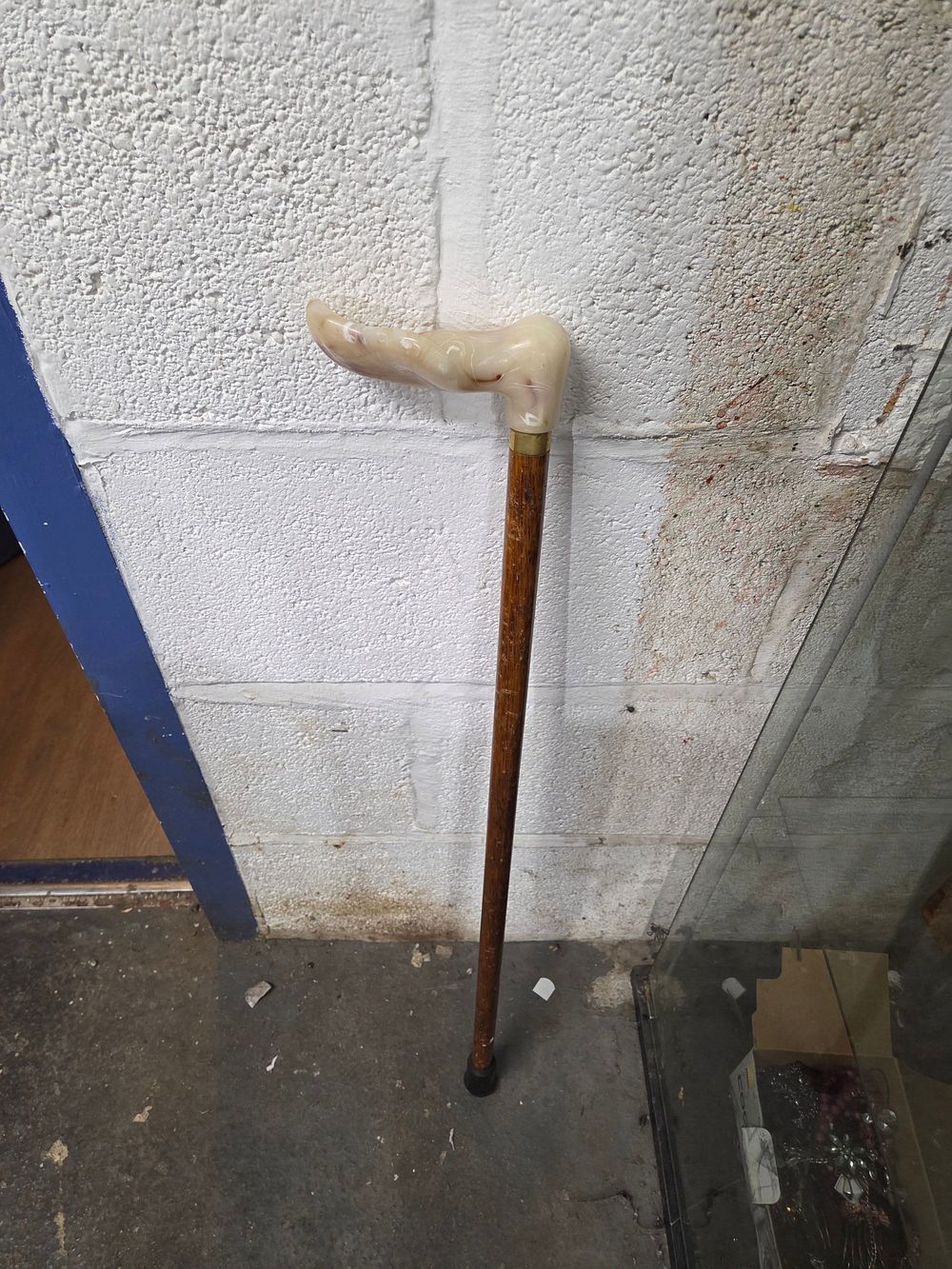 Lot 617 – A Wooden Walking Cane with Marbled Lady’s Leg Handle