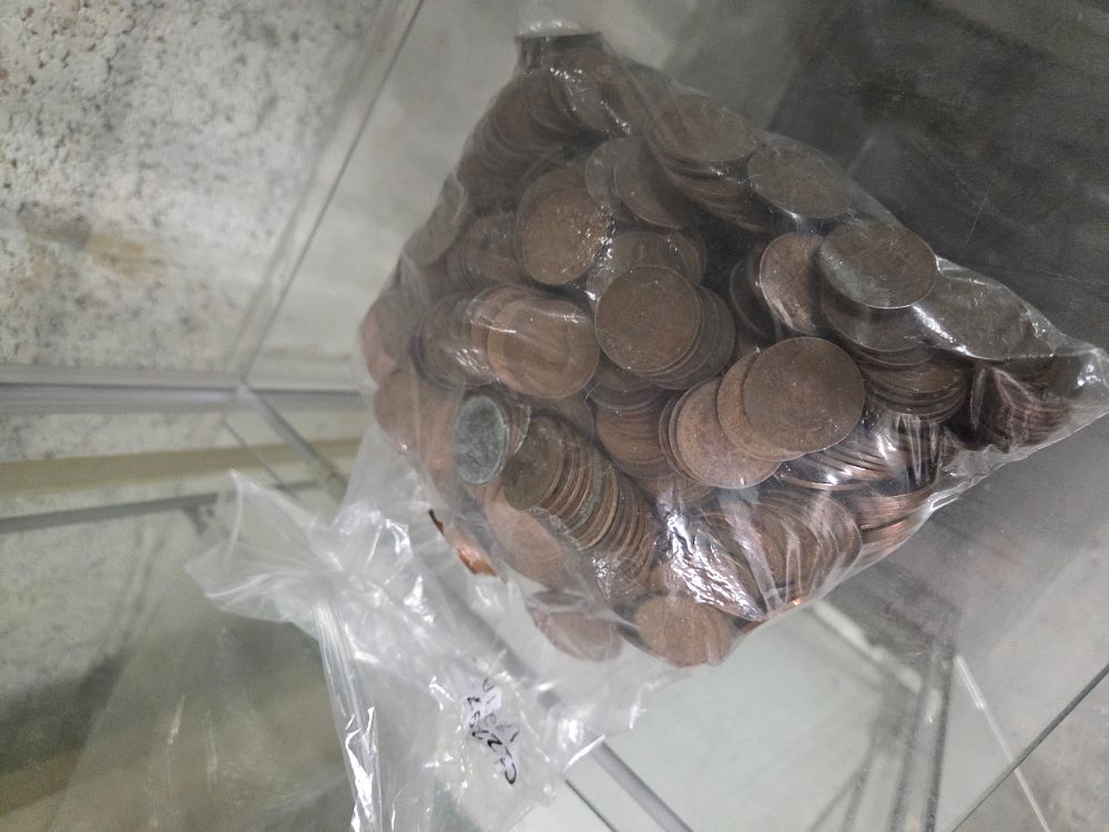 Lot 621 – A Collection of British Pre decimal Half Pennies weight 7lb 14oz