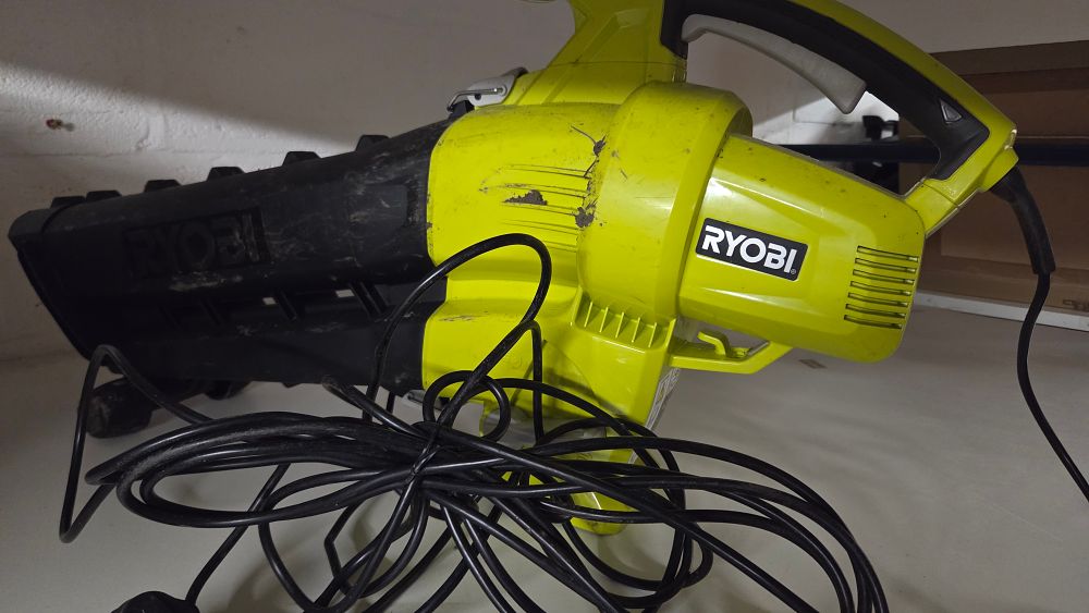 Lot 165 – Ryobi Corded Leaf Blower and Vacuum