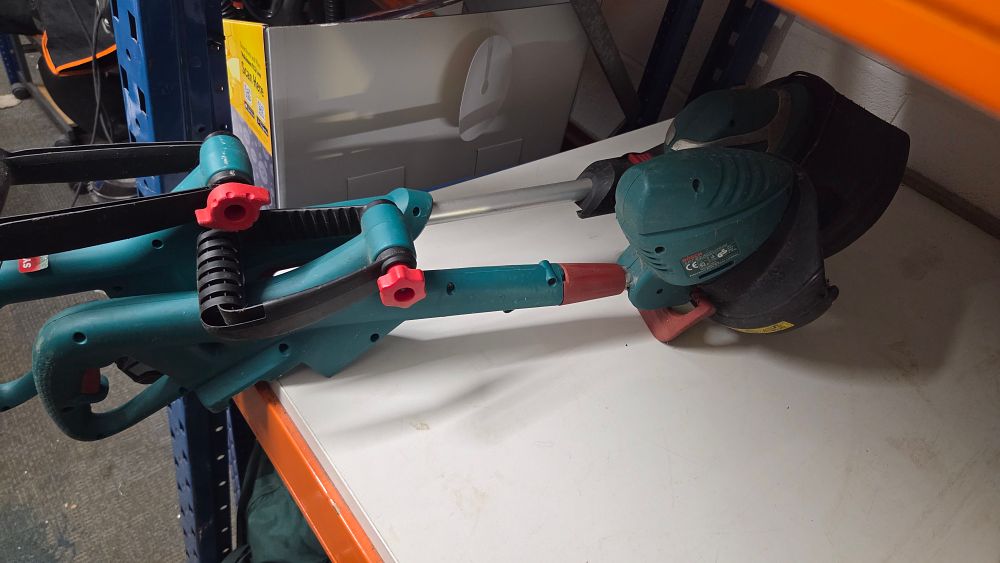 Lot 174 – Bosch ART 23 Accutrim Garden Grass Trimmer