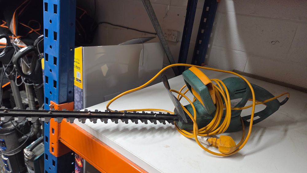 Lot 175 – Bosch Electric Hedge Trimmer