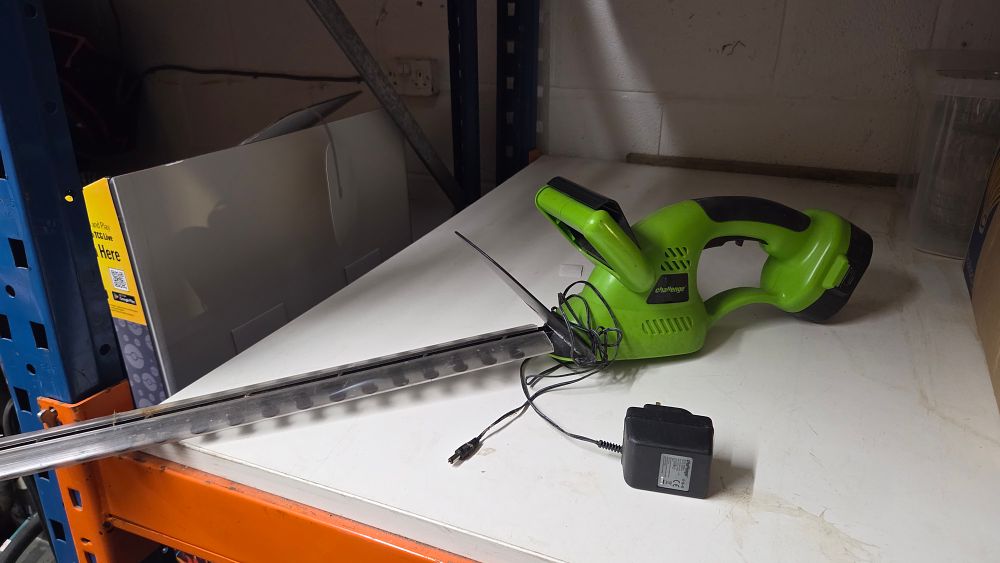 Lot 176 – A Challenge cordless hedge trimmer