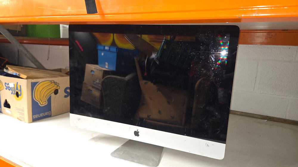 Lot 186 – Apple iMac All-in-One Desktop Computer
