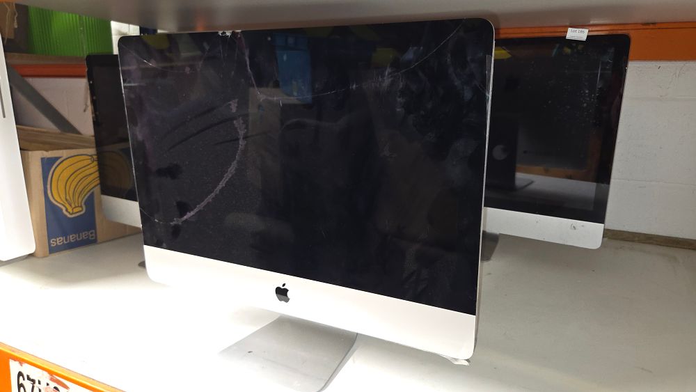 Lot 190 – Apple iMac 21.5 Inch All In One Computer