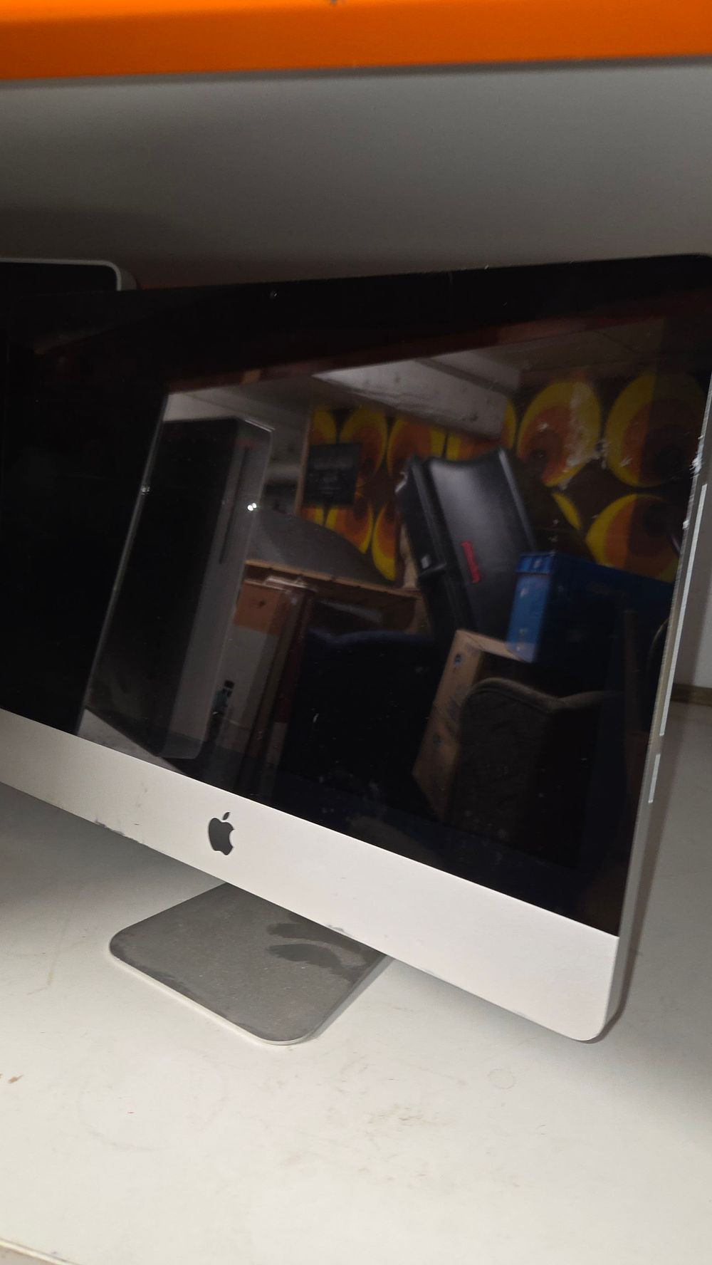 Lot 192 – Apple iMac All-in-One Desktop Computer