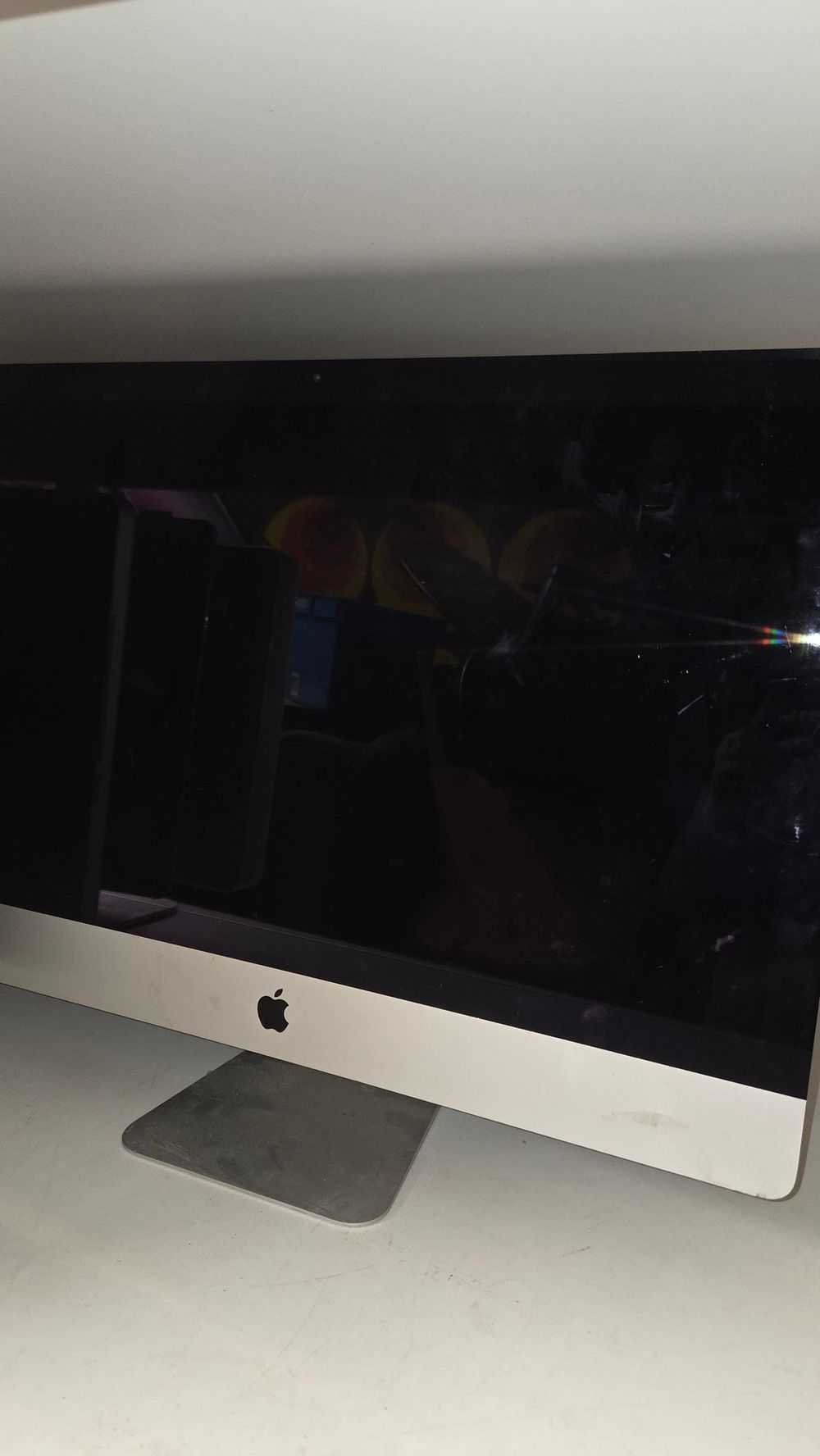 Lot 193 – Apple iMac Desktop Computer