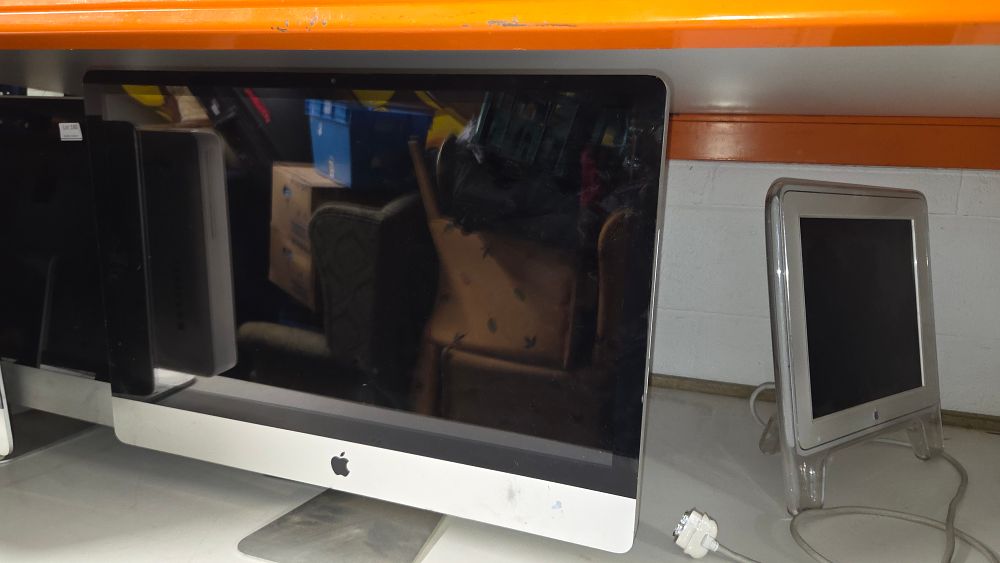 Lot 194 – Apple iMac Desktop Computer