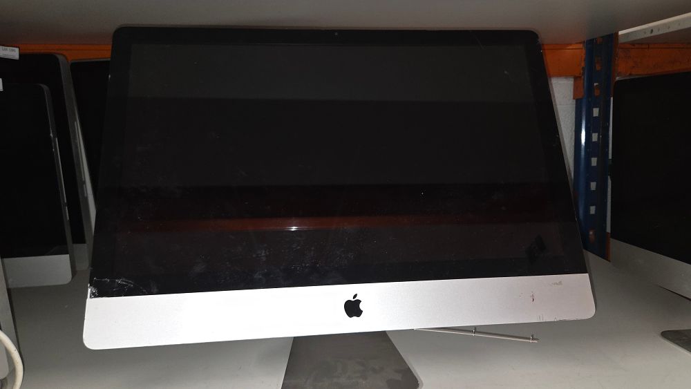 Lot 197 – Apple iMac A1311 21.5 Inch All In One Desktop Computer