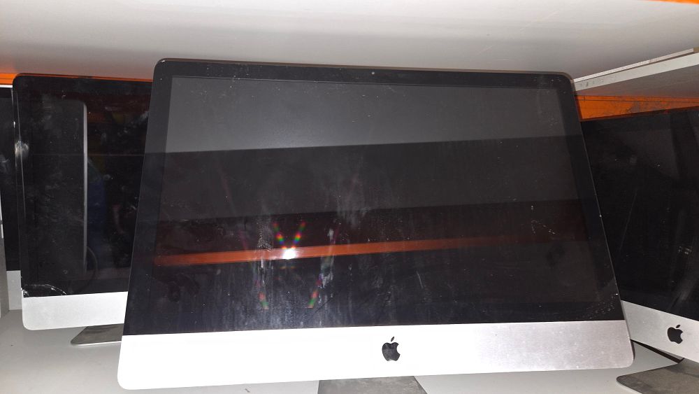 Lot 198 – Apple iMac All-in-One Desktop Computer