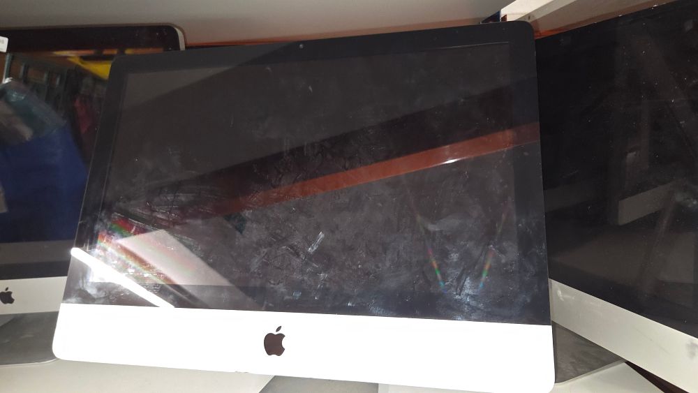 Lot 199 – Apple iMac Desktop Computer