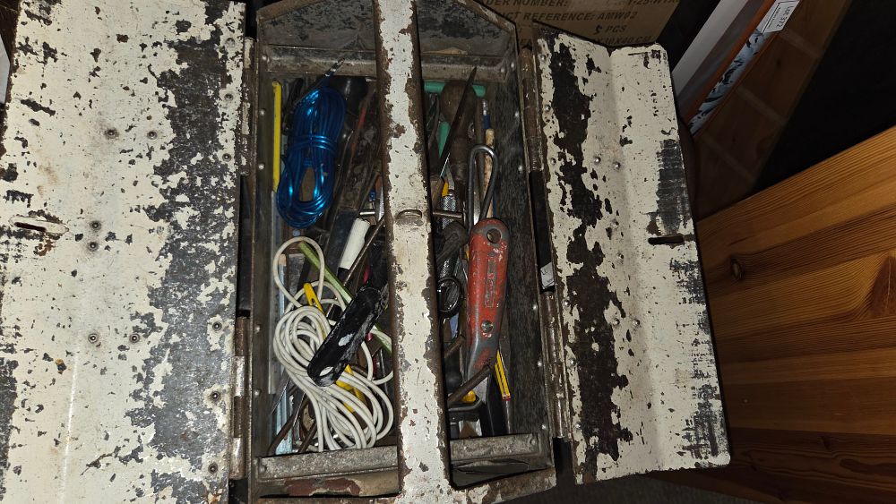 Lot 205 – A metal toolbox containing a collection of hand tools