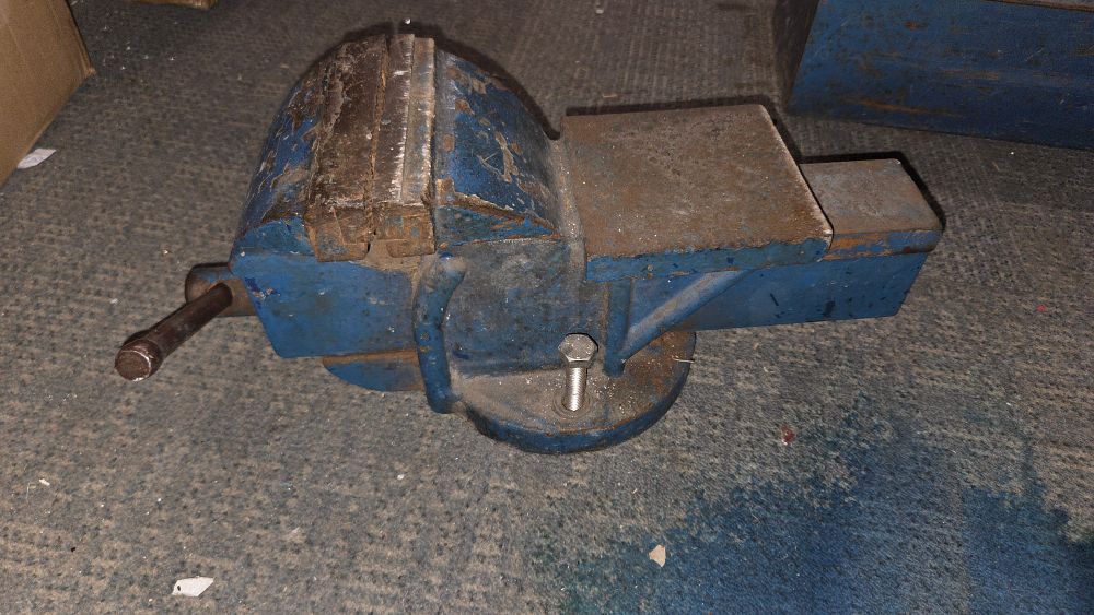 Lot 216 – Swivel Base Bench Vice with Integral Anvil