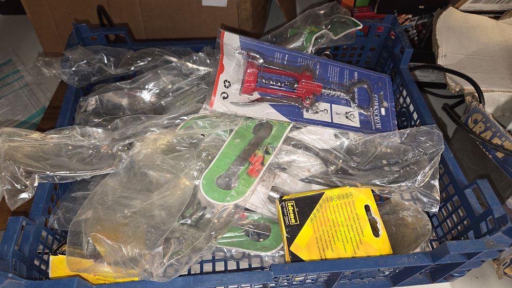 Lot 236 – A Collection of Various Household Items and Tools