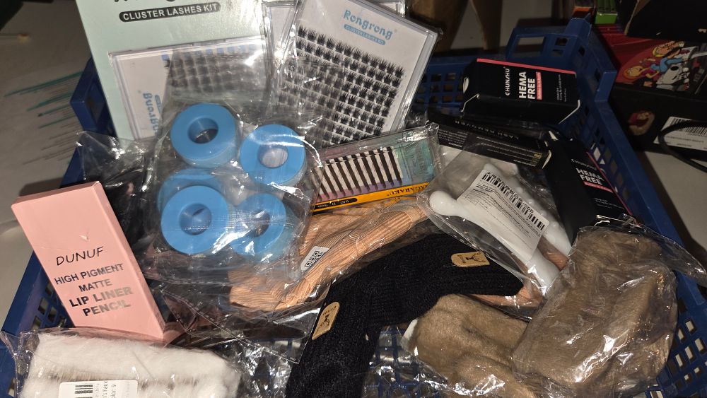 Lot 237 – A Collection of Beauty Products
