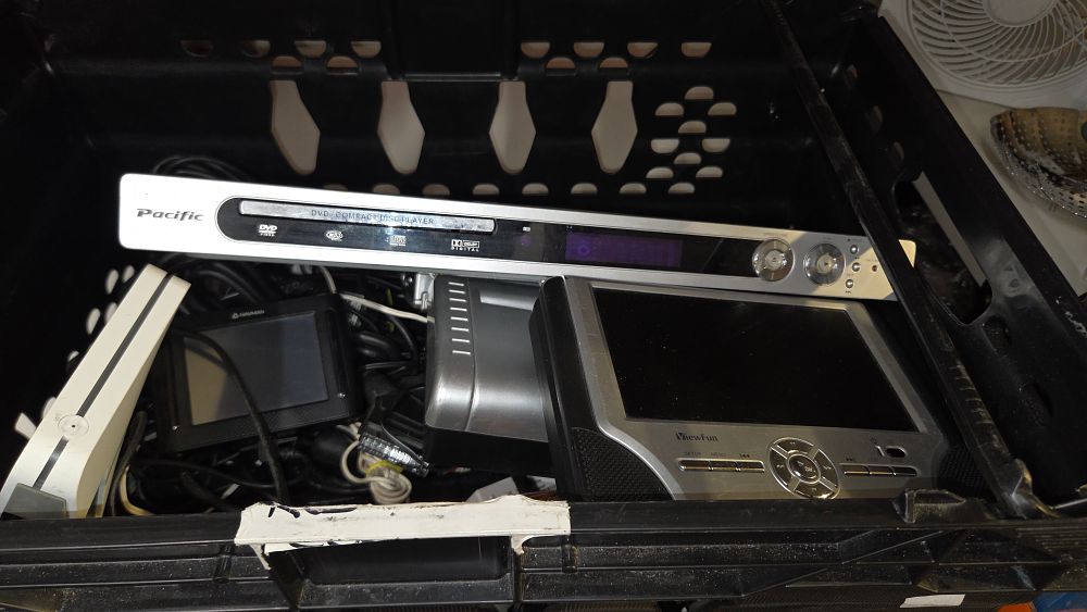 Lot 251 – A Collection of Electronics