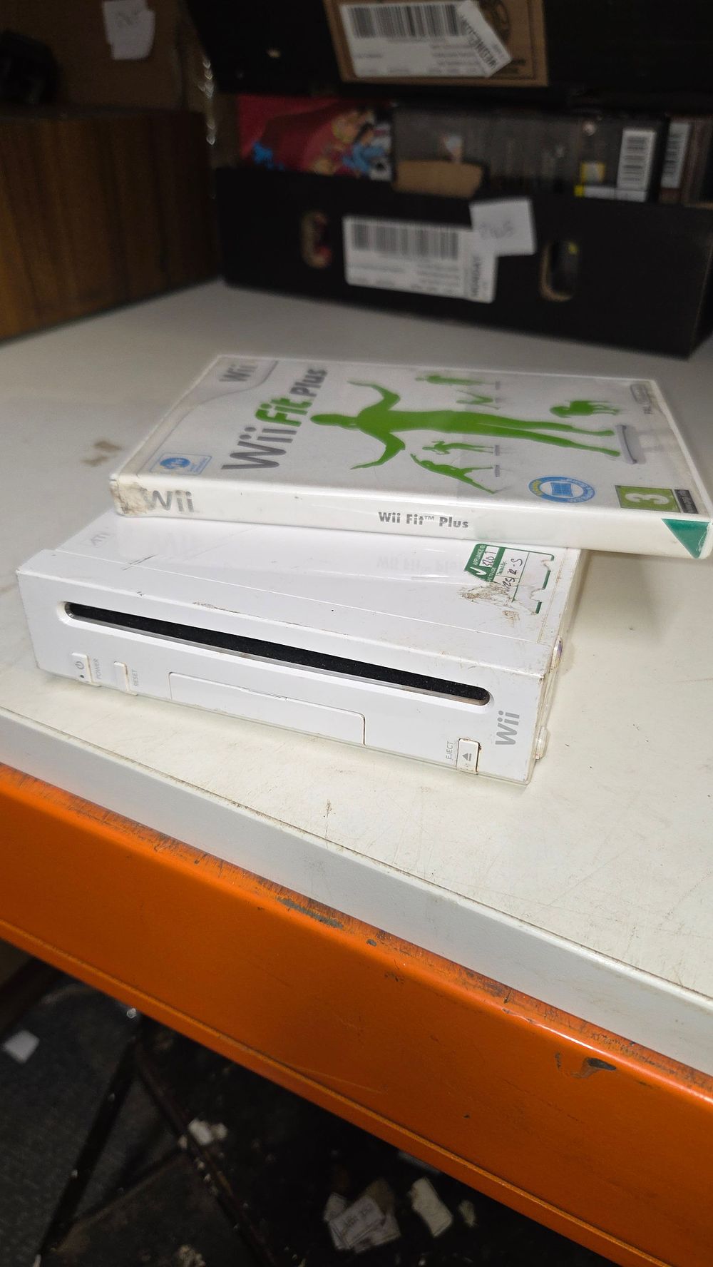 Lot 253 – Nintendo Wii Console and Game