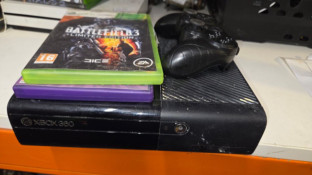 Lot 260 – Xbox 360 Console Controller and Games