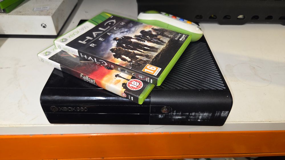 Lot 261 – Xbox 360 Console Games and Controller