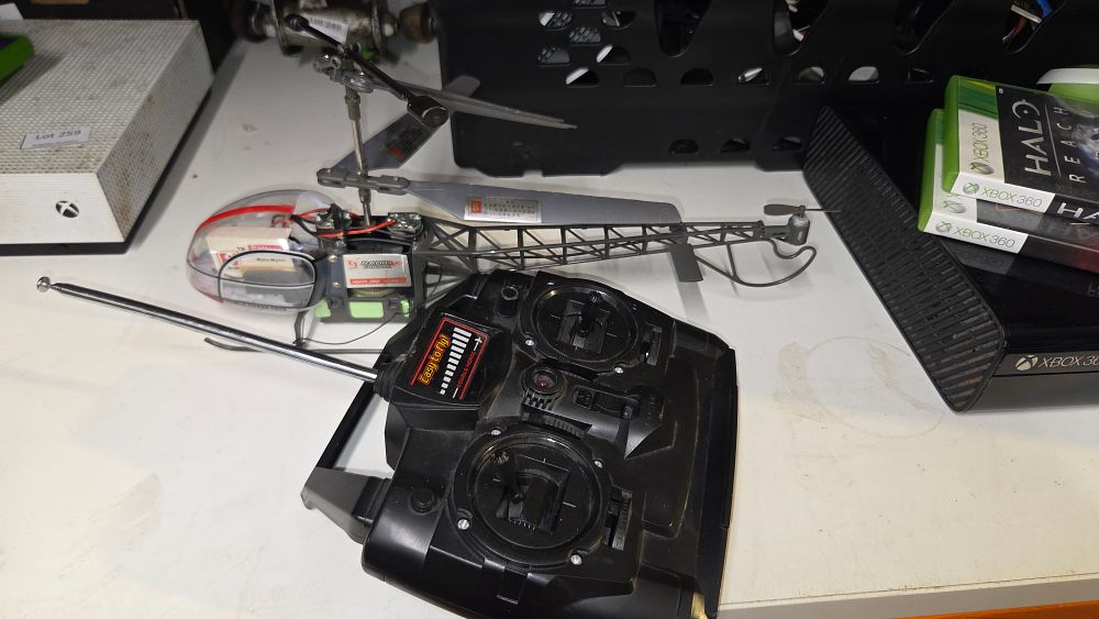Lot 262 – Remote Control Helicopter