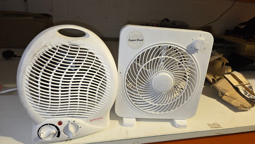Lot 263 – Two electric fans and heaters