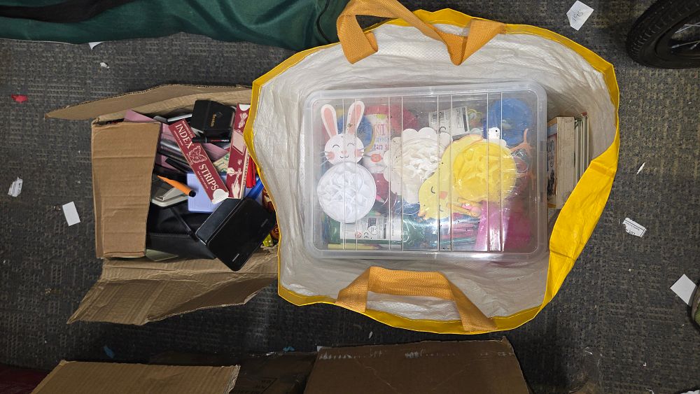 Lot 276 – Box and Bag of Craft Supplies and Books