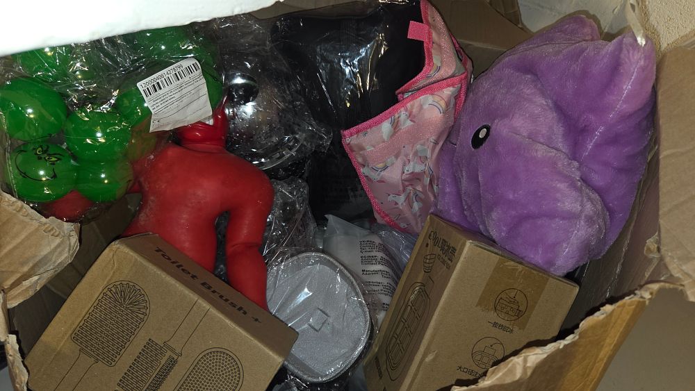 Lot 277 – A Collection of Miscellaneous Items Including Starcraft Plush and Household Goods