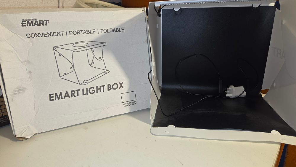 Lot 287 – EMART Portable and Foldable Photography Light Box