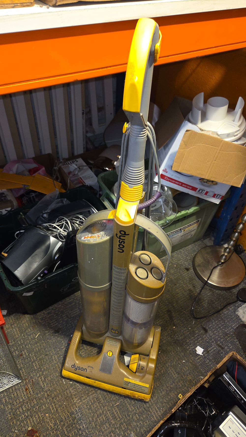 Lot 315 – Dyson DC07 All Floors Cyclone Upright Vacuum Cleaner