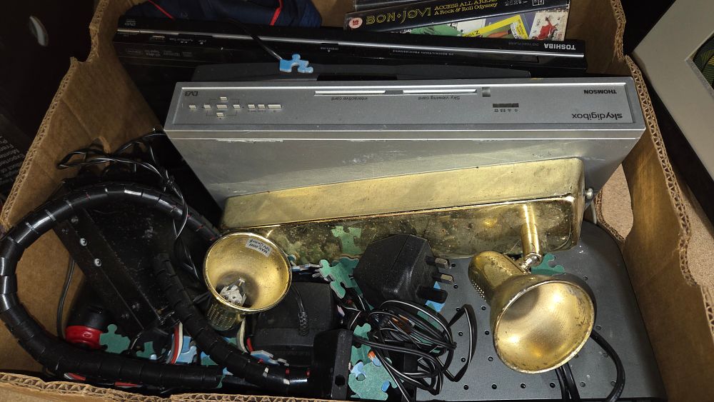 Lot 337 – A Collection of Mixed Electronics Lighting and Media
