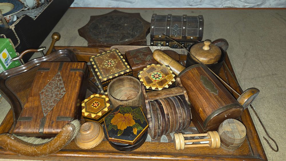 Lot 348 – A Selection of Various Treen Items