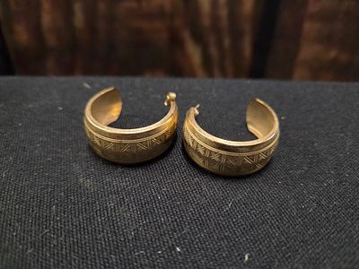 A Pair of 9ct Gold Engraved Hoop Earrings 3.12g