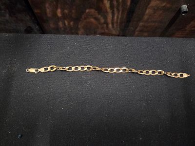 9 Carat Yellow Gold Curb Link Bracelet 11.43g