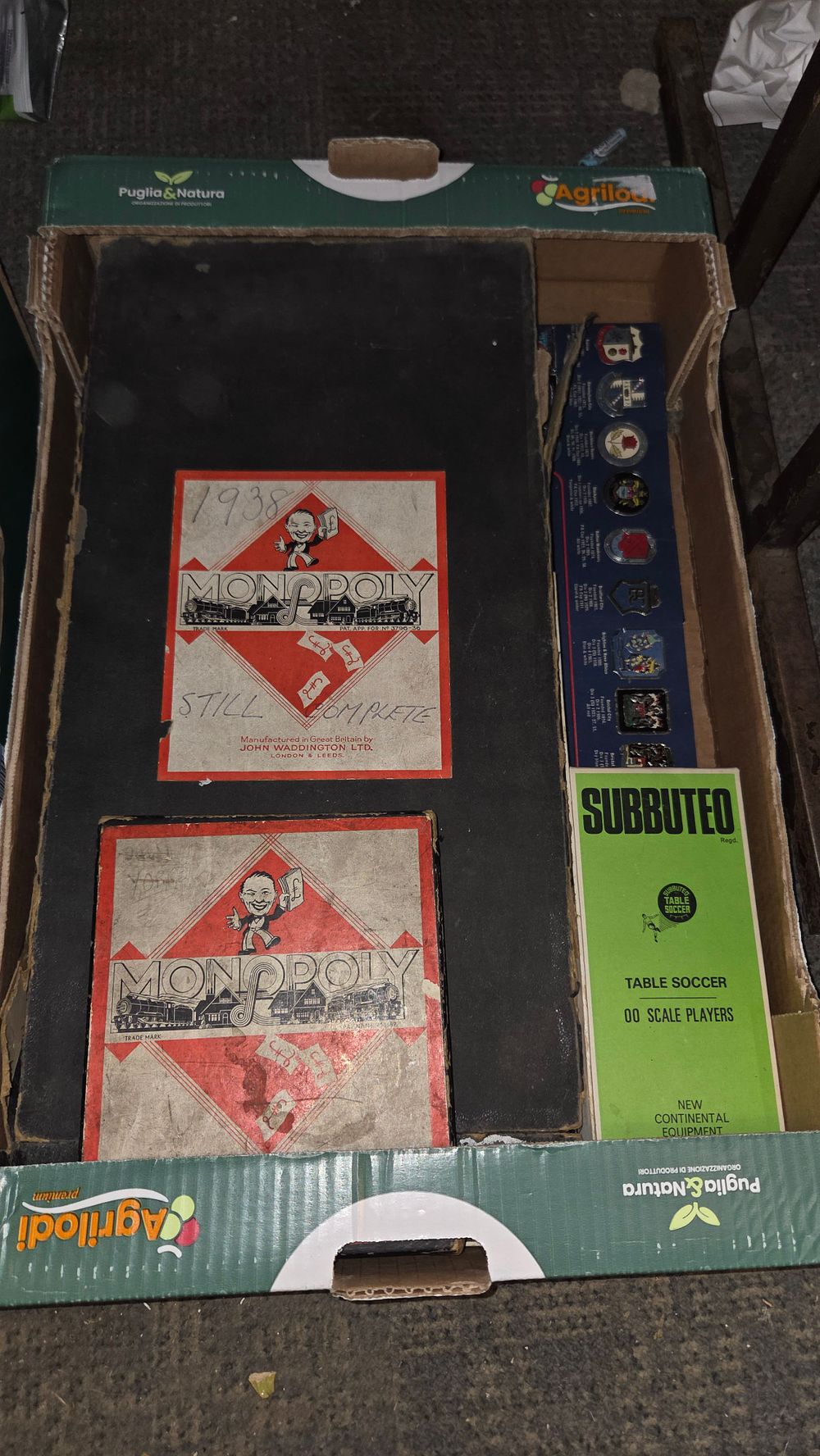 Lot 382 – A Collection of Vintage Board Games and Football Crests