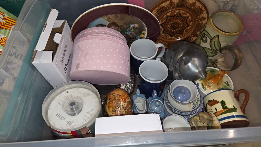 Lot 384 – A Collection of Household Items and Collectables