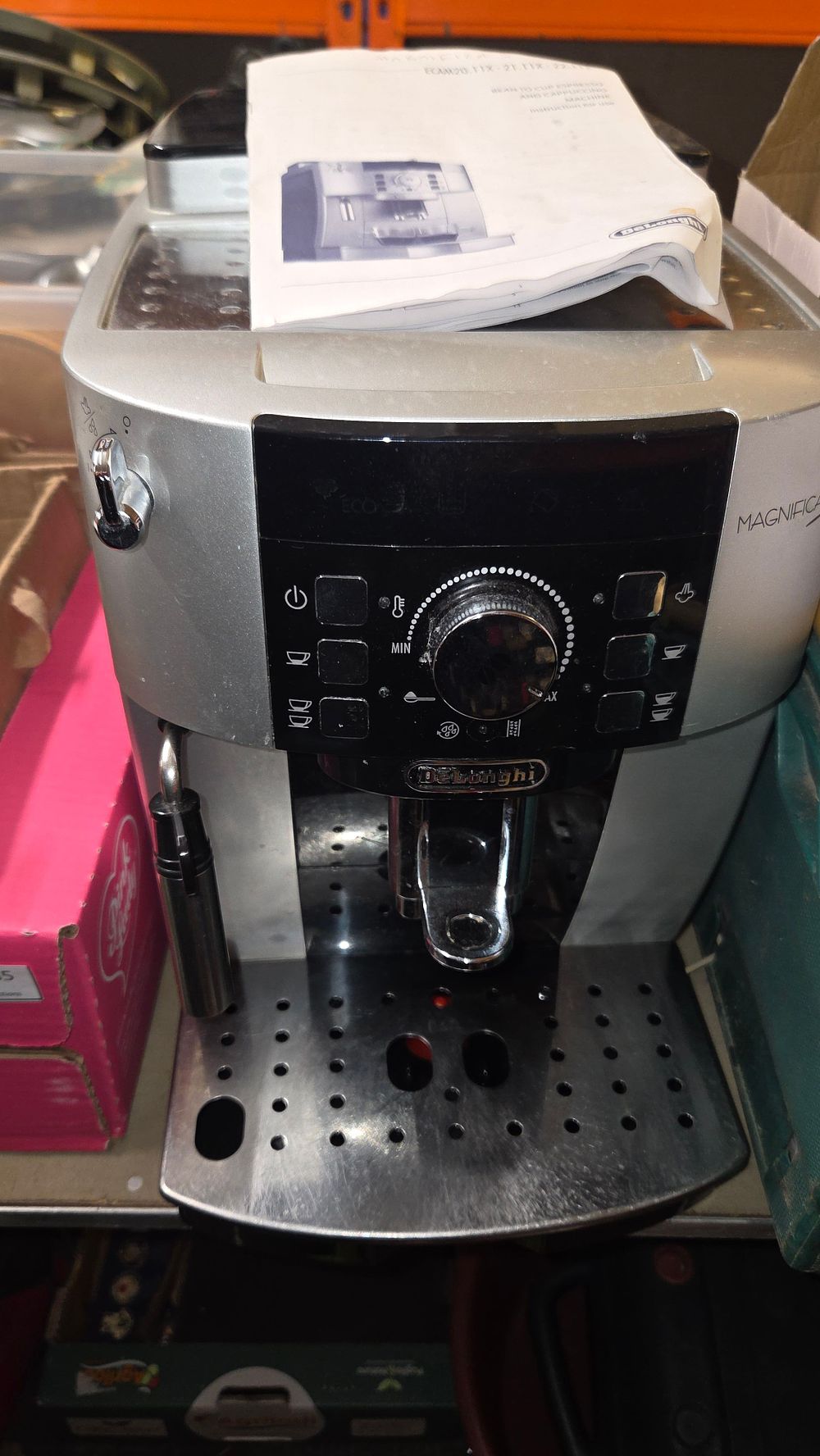 Lot 386 – DeLonghi Magnifica Bean-to-Cup Coffee Machine in Working Order