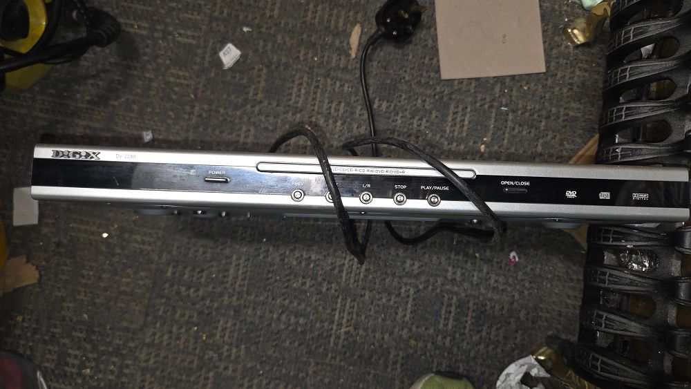 Lot 402 – DIGIX DV-228B DVD Player