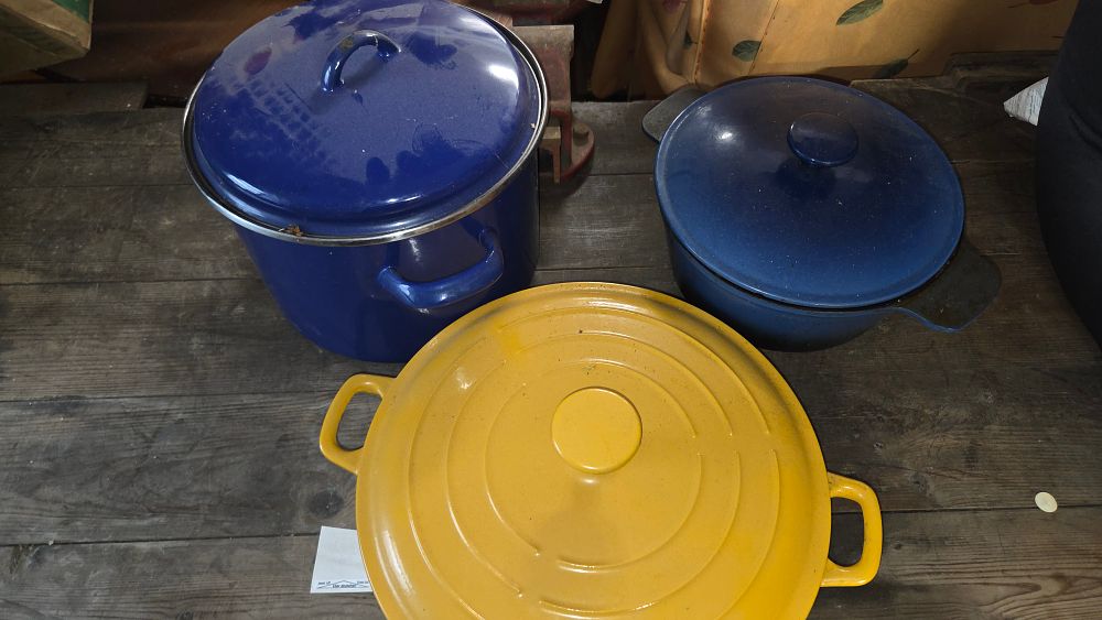 Lot 407 – A Trio of Enamelled Cookware Pots with Lids