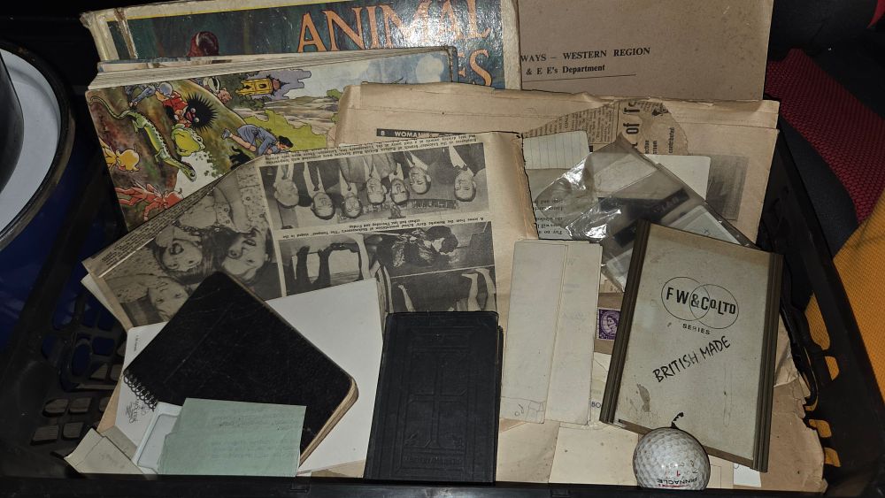 Lot 416 – A Collection of Vintage Ephemera Books and Miscellaneous Items