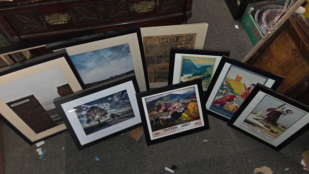 Lot 424 – A Collection of Framed Prints and Photographs