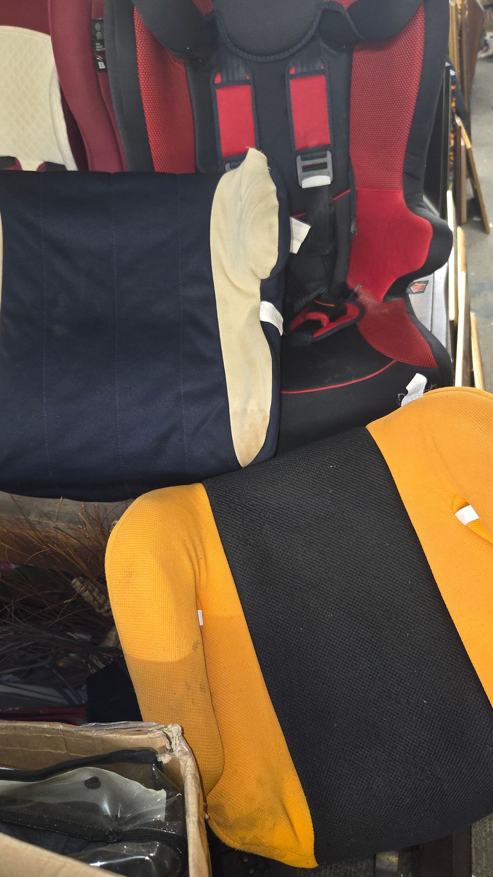 Lot 418 – A Collection of Car Seats