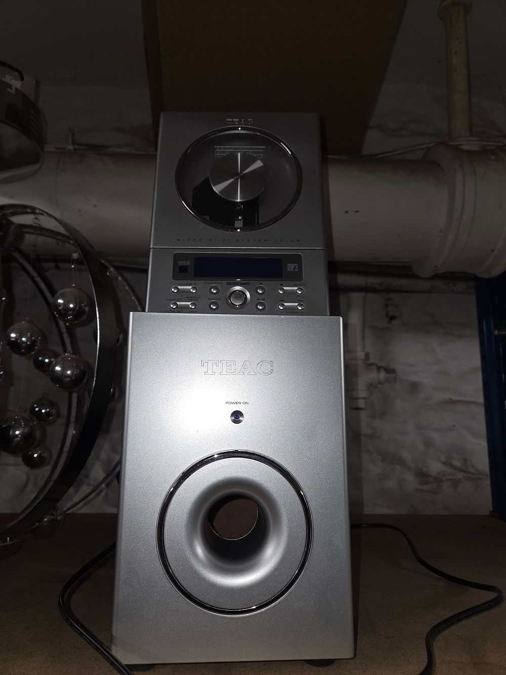 Lot 453 – TEAC CD-X9 Micro Hi-Fi System with NXT Speakers